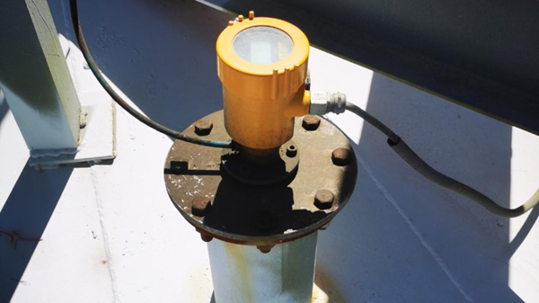 雷达液位计在储罐短接管中消除干扰信号的策略